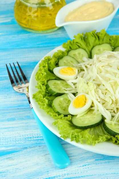 Классический салат с соевым соусом и кунжутом