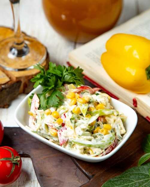Разнообразие вкусных сочетаний и способов приготовления салатов с огурцами и капустой