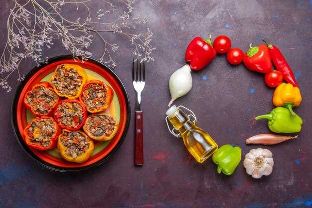 Мясной салат с овощами и пряными травами