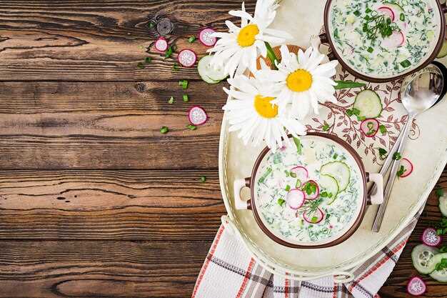 Простой салат с яйцом, огурцами и майонезом
